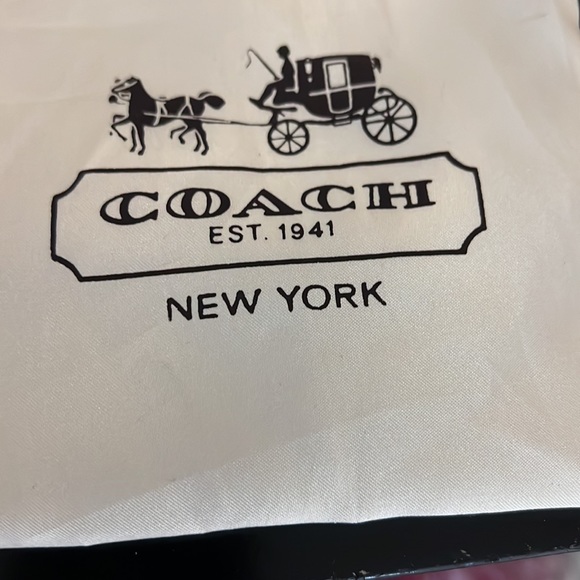 Gorgeous Coach Leather Hobo bag in a camel color. Zip closure, side zip pocket. - Picture 12 of 13